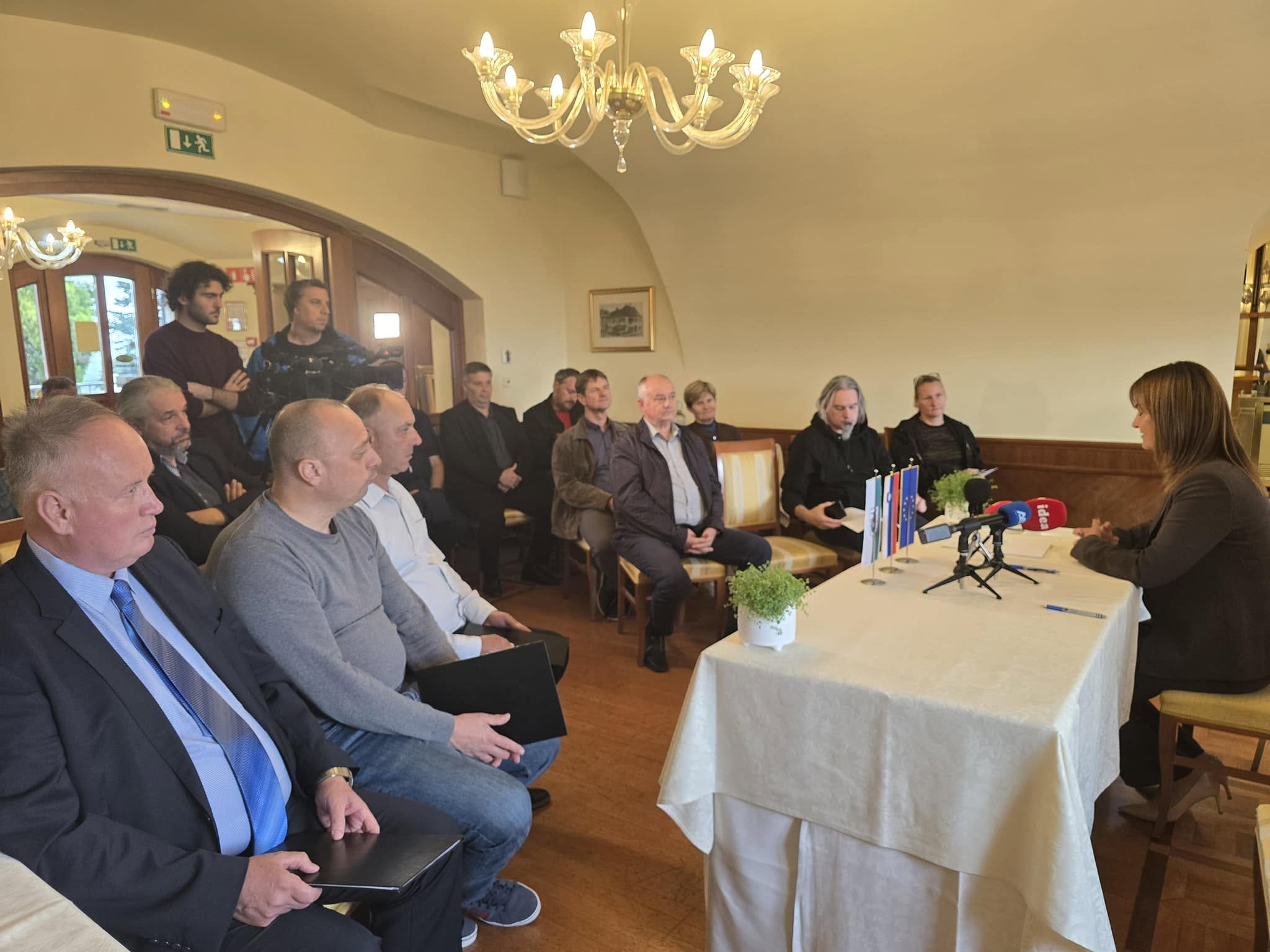 Opis slike ni na voljo.
