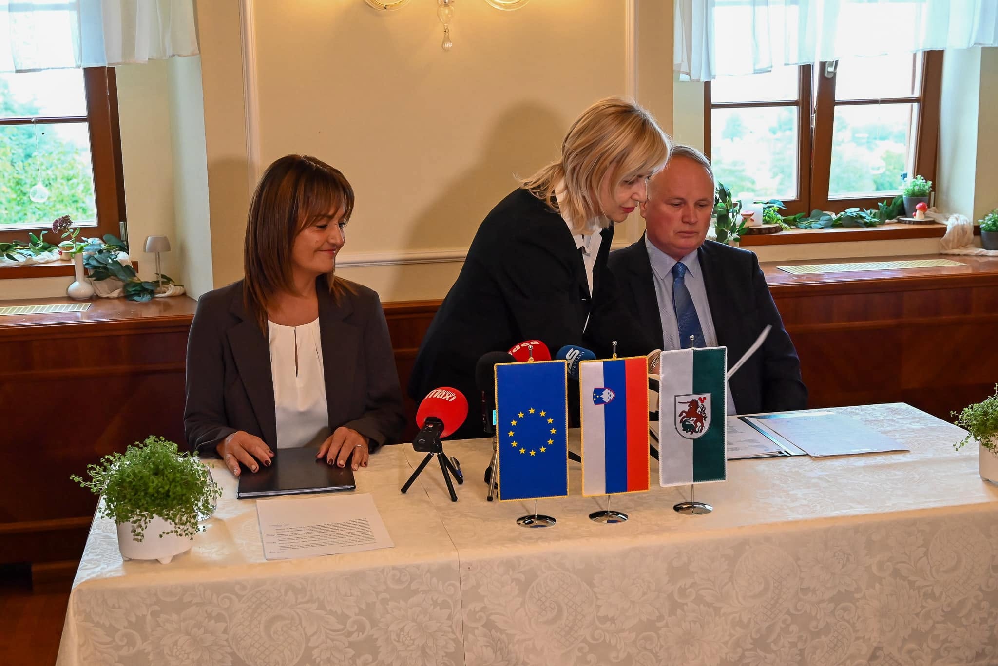 Morda je slika naslednjega: besedilo