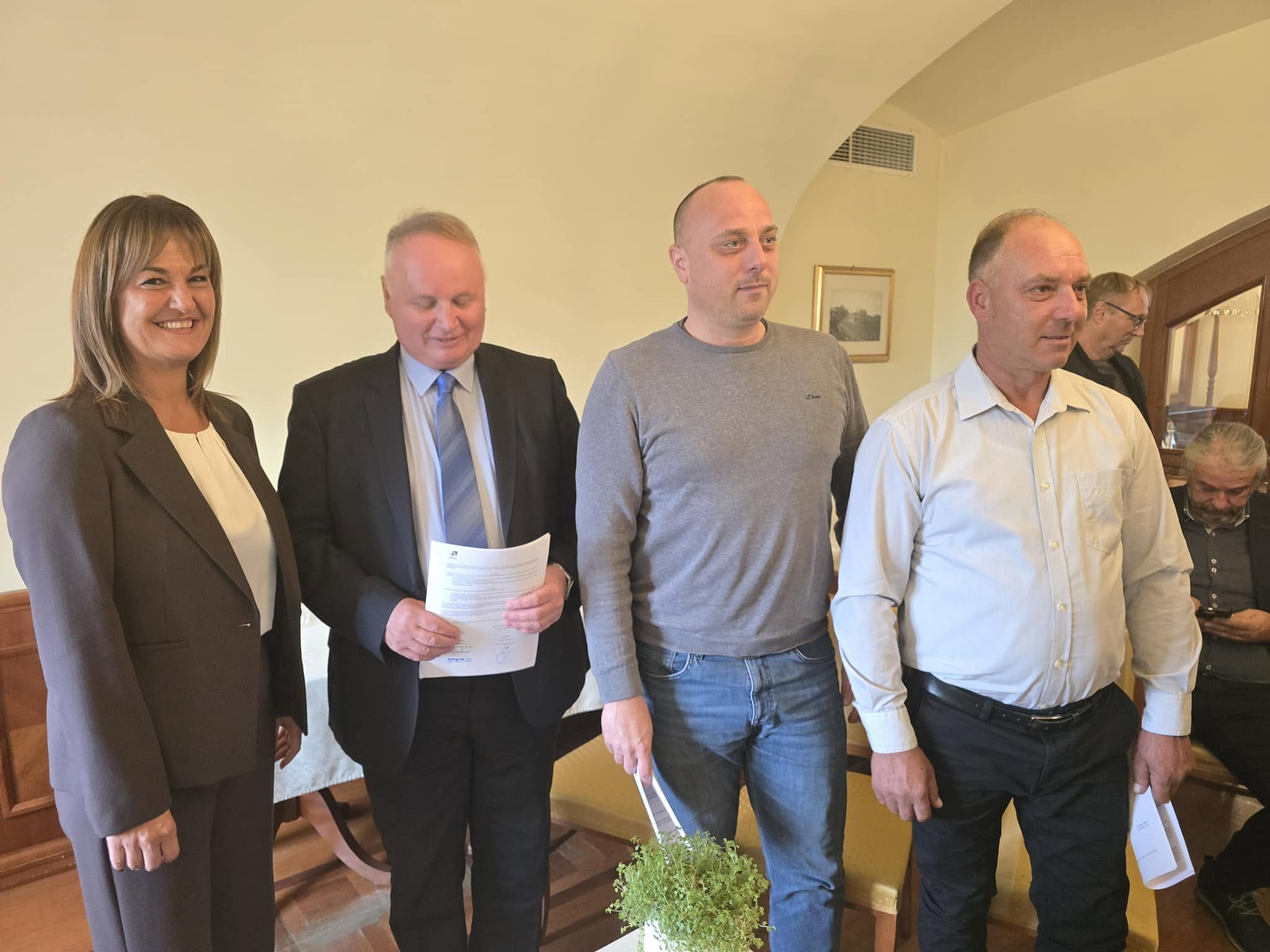 Opis slike ni na voljo.